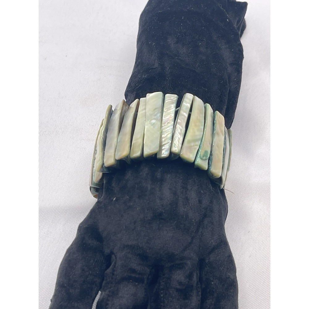 Green Abalone  Shell Stretch‎ Bracelet Very Nice B29